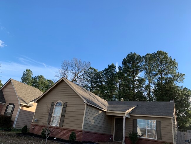 Building Photo - 6899 Lagrange Cir S