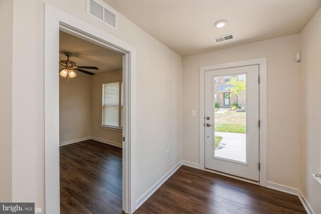 Building Photo - 301 Petite Sirah Terrace SE