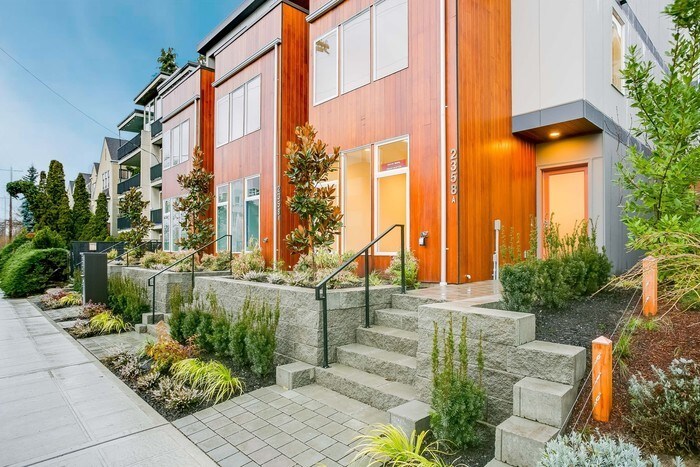 Foto principal - 2358 Franklin Ave E