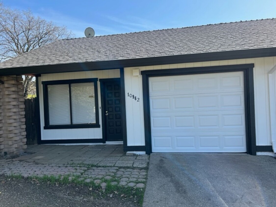 Primary Photo - Duplex in Rancho Cordova