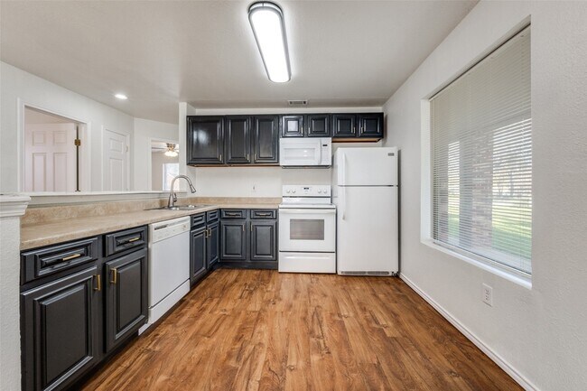 Foto del edificio - 812 Driftwood Dr