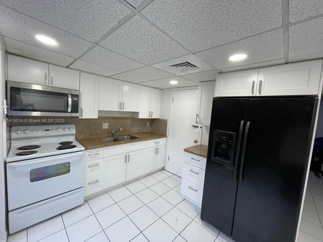 Building Photo - 3936 NW 76th Terrace