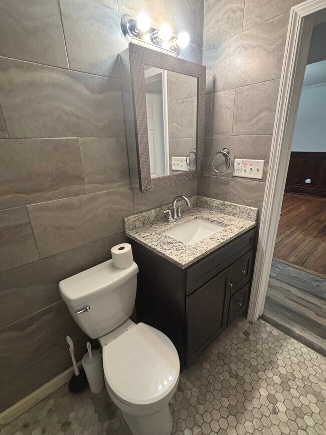 Building Photo - 35 Ashland Ave