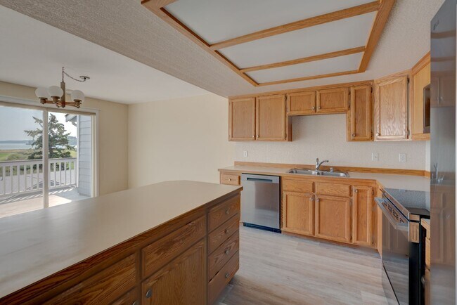 Building Photo - 2 Bed 2 Bath Apartment with a View