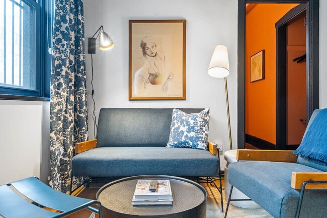 Foto del edificio - 3536 N Racine Ave