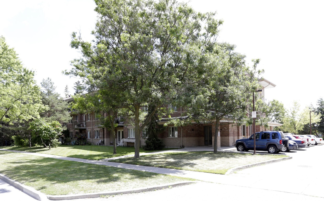 Building Photo - 216 College Ave W