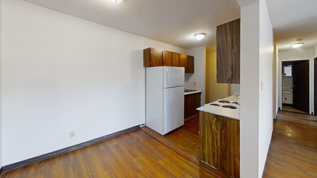 Building Photo - 5117-5144 44 St