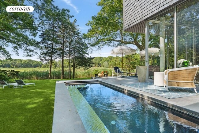 Foto del edificio - 65 Fresh Pond Rd