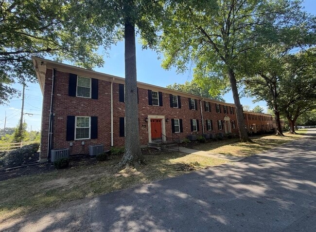 610-620 Breckenridge Ln Exterior - Plymouth Village Apartments