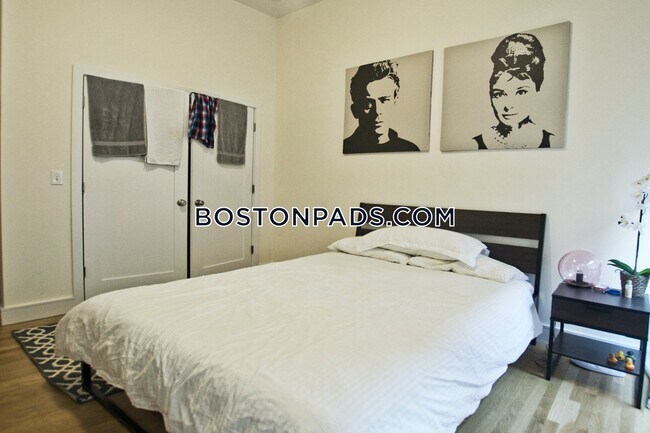 Foto del edificio - 877 Beacon St