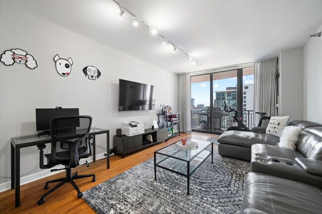 Foto del edificio - 330 N Jefferson St