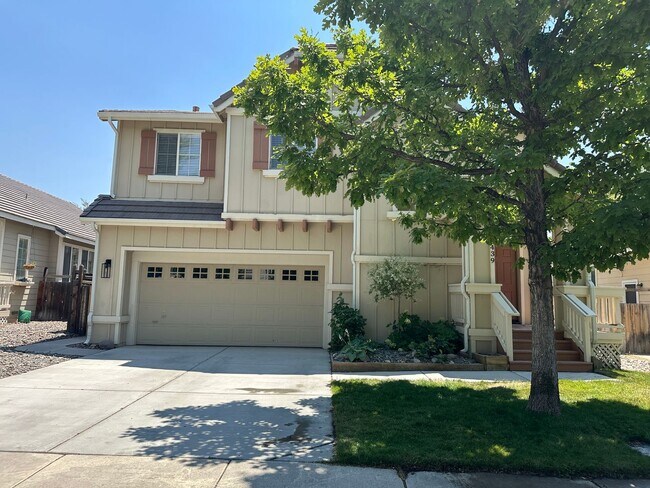 Foto del edificio - Beautiful 3 bedroom, 2.5 bath two story home