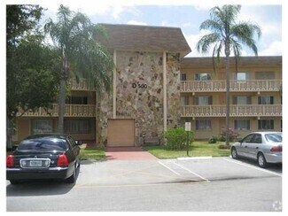 Building Photo - 500 Village Green Cir W