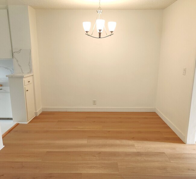 Foto del edificio - 1133 N Hacienda Pl