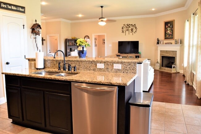 Foto del edificio - 324 Camelback Dr