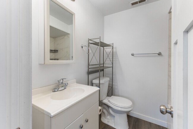 Foto del edificio - Modern 2-Bed Apartment in Heart of Tacoma