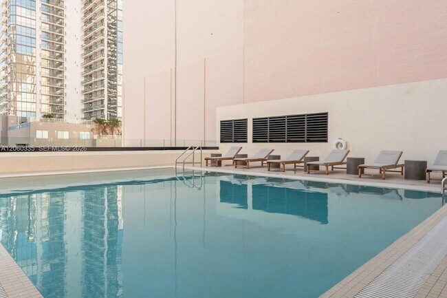 Foto del edificio - 225 N Miami Ave