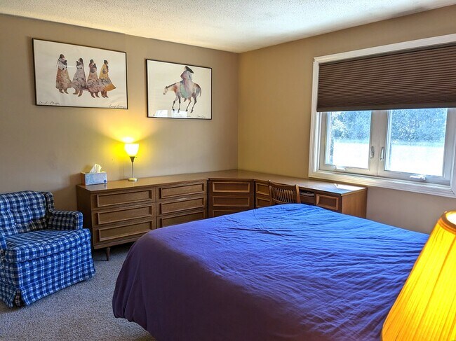 Bedroom - 24 N East St