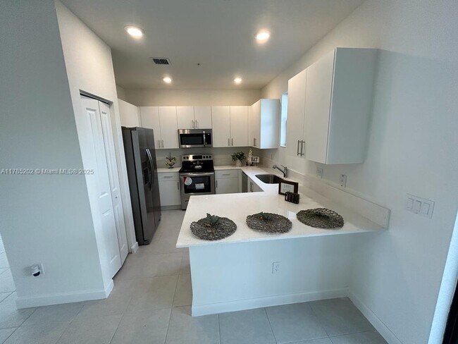 Building Photo - 213 SW 159th Way