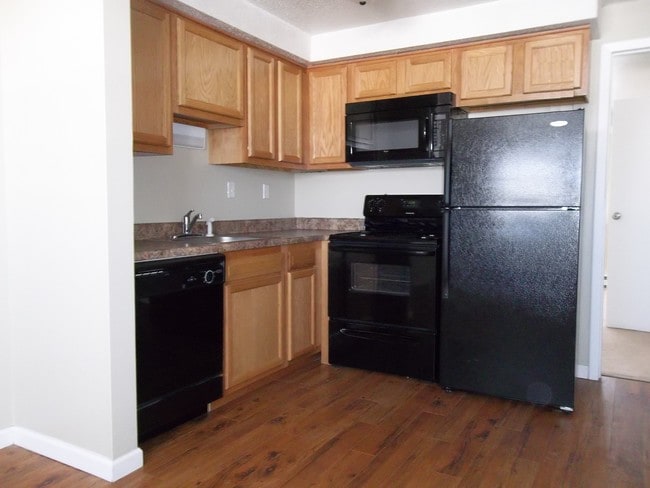 1 BR, 1 BA Kitchen - Country Townhomes