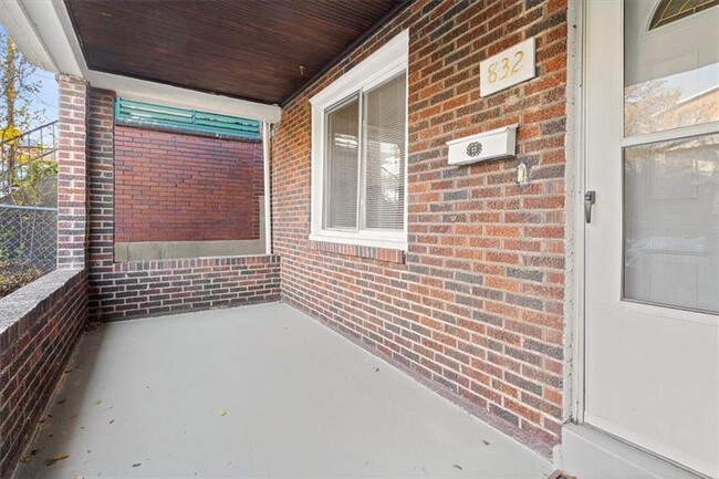 Building Photo - 832 Lilac St