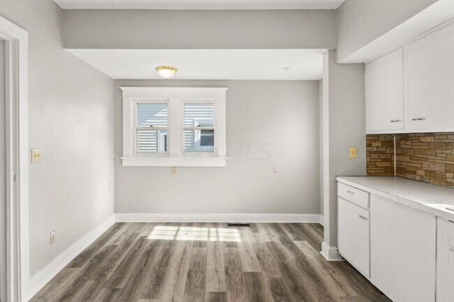 Building Photo - 219 Woodbine Ave