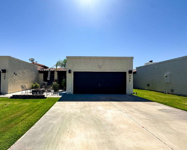 Building Photo - "Well Maintained 3 Bedroom, 2 Bathroom Pool Home in Yuma Corona!"