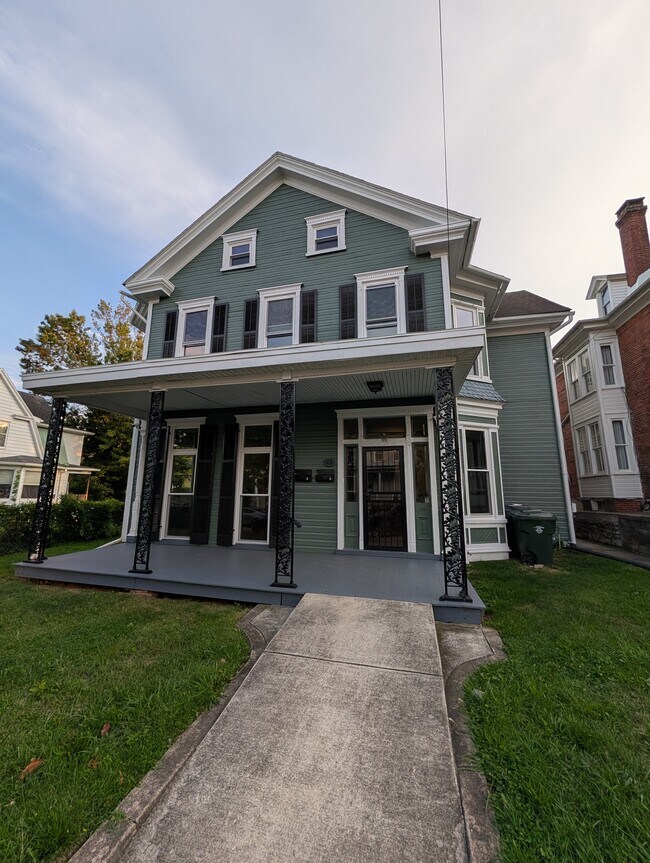 Building Photo - 43 Wayside Ave