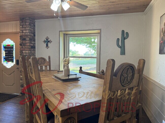 Foto del edificio - 2 bedroom 2 bath on a 12 acre paradise!