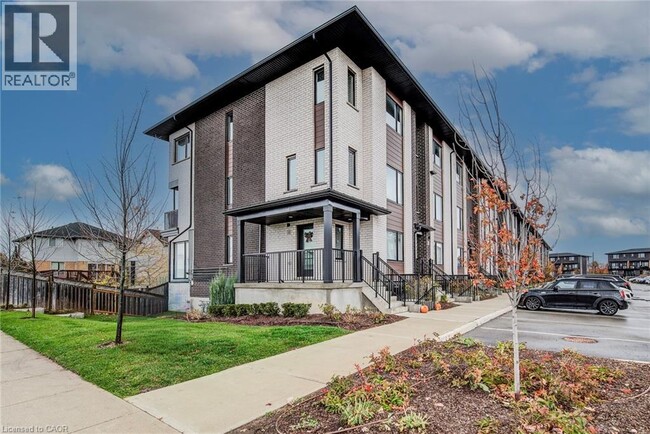 Building Photo - 4 Lily Ln