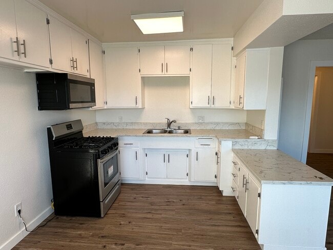 Building Photo - 2110 Gaviota Ave