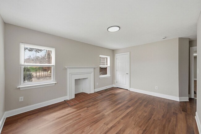 Building Photo - Updated 2BR Apartments Walkable to Xavier University