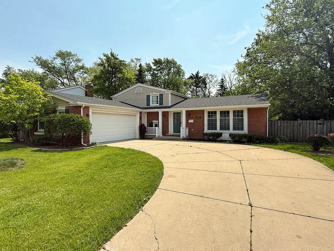 Foto principal - 1807 S Surrey Ridge Dr