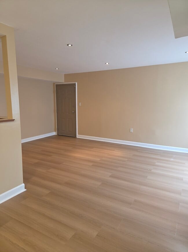 Building Photo - 6300 Hil Mar Dr