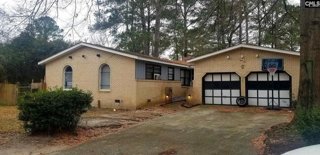 Building Photo - 410 Ravenscroft Rd