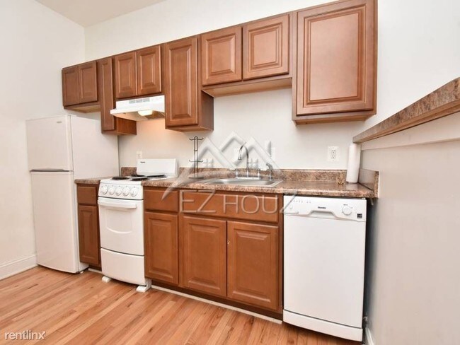 Building Photo - 329 N Eutaw St