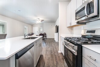 Building Photo - 11599 Lazy Oak Crk Dr