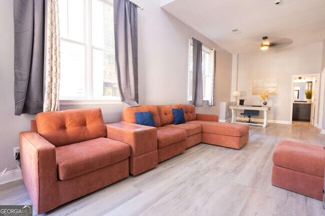 Foto del edificio - 4867 Pinnacle Dr