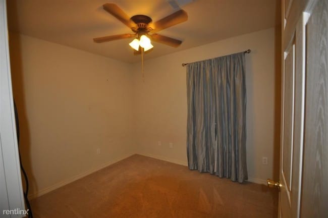Building Photo - 507 S Curran Ave