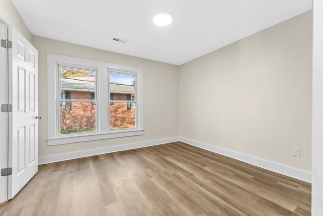 Building Photo - 1102 Venus St