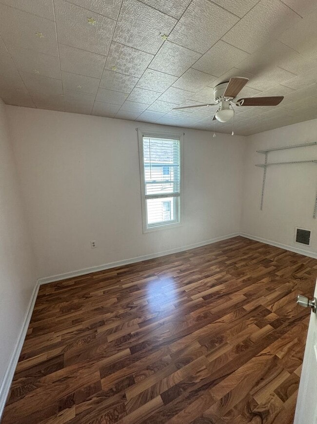 Building Photo - 1316 Huron Ave