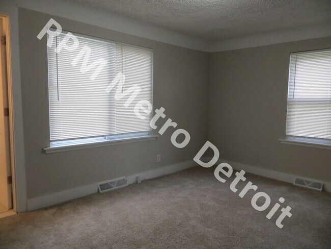 Building Photo - 3 Bedroom Bungalow in Taylor
