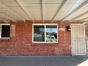Building Photo - 4634 E Montecito St