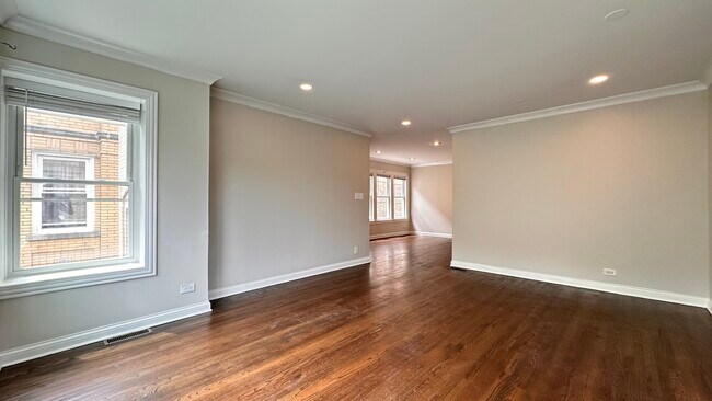 Foto del edificio - 5632 N St Louis Ave