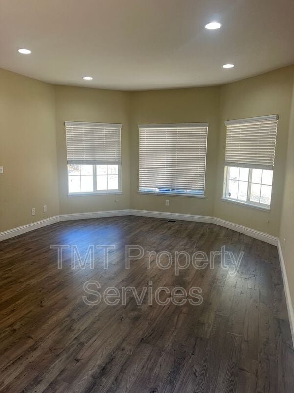 Building Photo - 3479 Hanley Dr