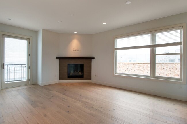 Building Photo - 3401 Arapahoe Ave