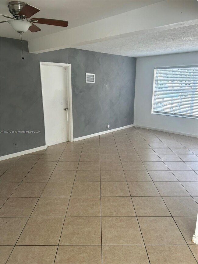 Foto del edificio - 140 NE 128th St