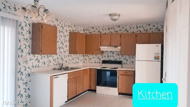 Building Photo - 3 br, 2.5 bath Condo - 212 Martha Ln