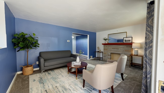 Foto del edificio - Quaint home with flexible layout, updated kitchen, and a private-feeling backyard in convenient W...