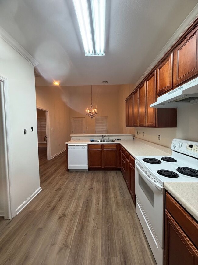 Building Photo - Knoxville Lovell Road Area 3 Bedroom 2.5 Bath with Garage Lawn Maintenance and Trash Pick up incl...